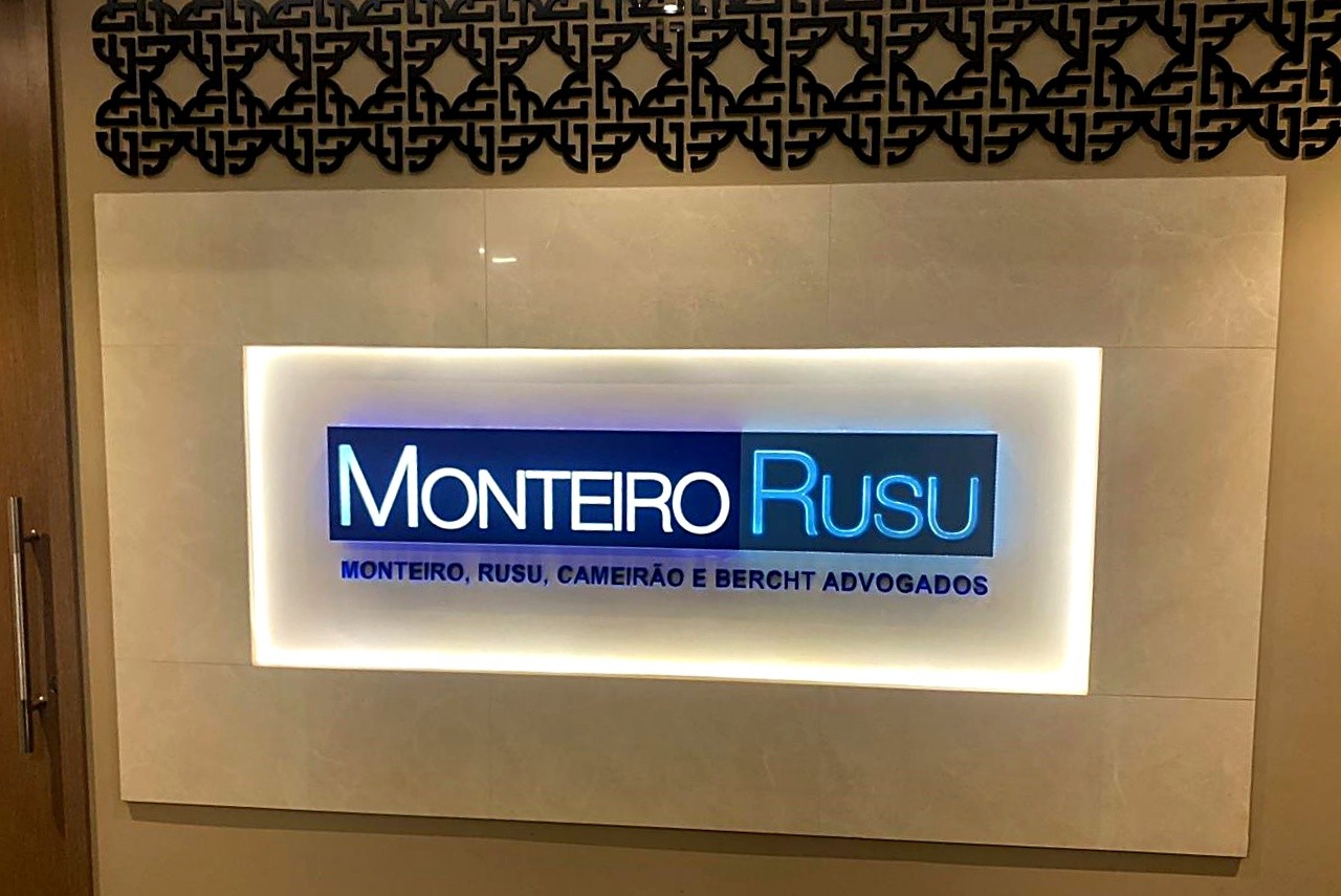 MONTEIRO RUSSU - PAINEL LUMINOSO - Copia (2)